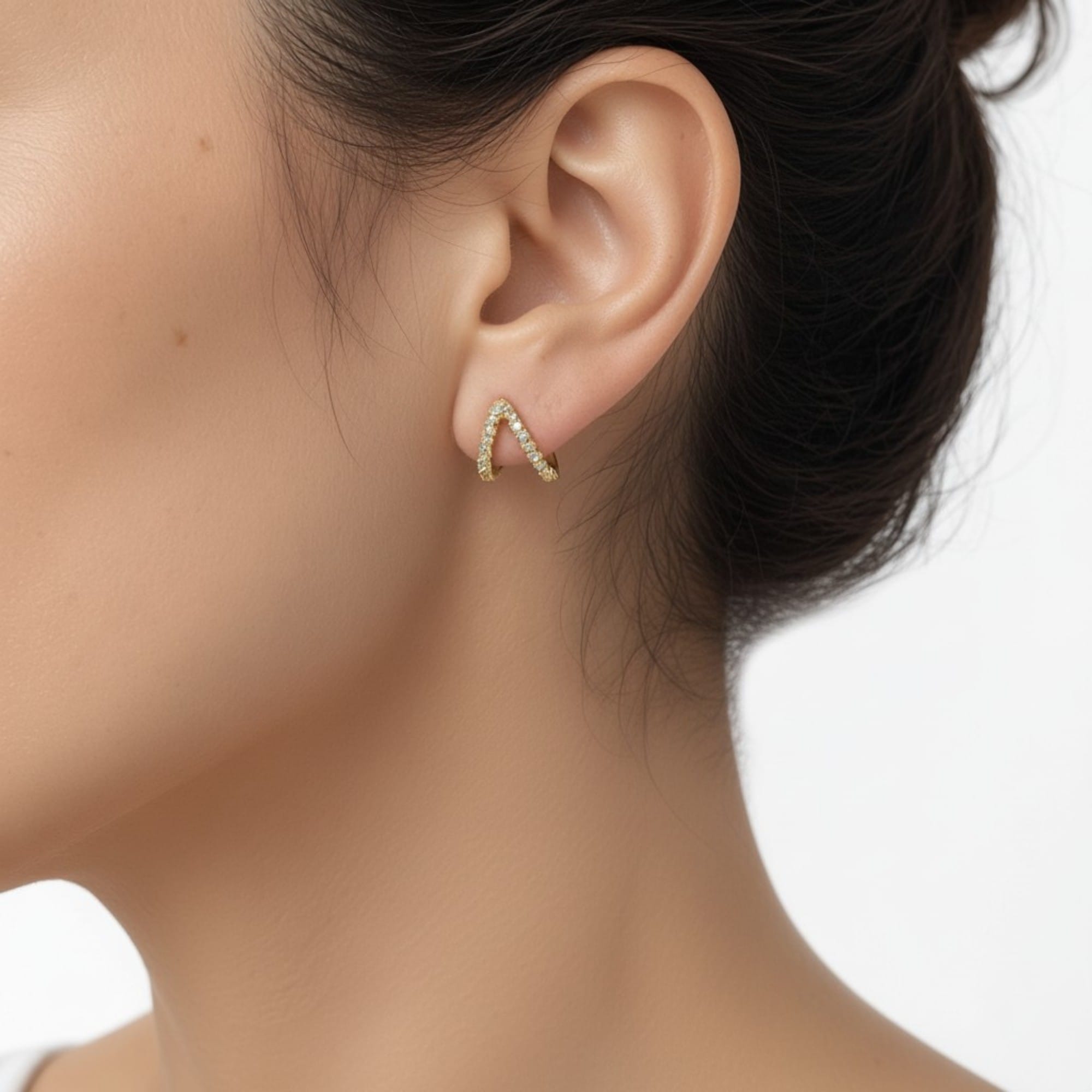 Brinco Ear Cuff Zircônias Dourado